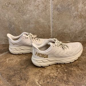 Hoka One One Clifton 7 Running Shoe (women’s)